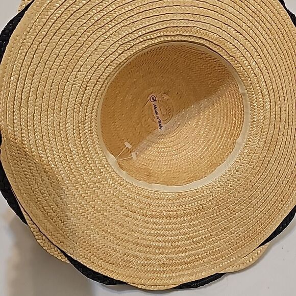 Scalloped straw hat made in Italy. - Picture 2 of 6